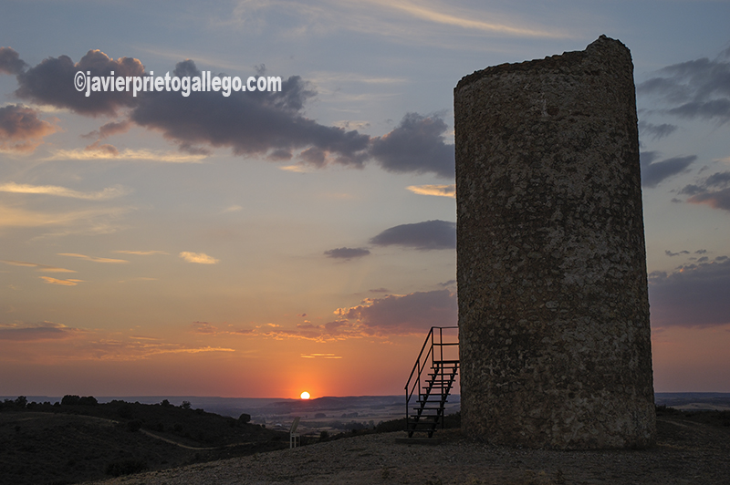 Atalaya defensiva musulmana de Quintanilla de los Barrios. Cerca de San Esteban de Gormaz. Camino del Cid. Soria. © Javier Prieto Gallego;