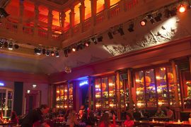 Interior del local Winkel van Sinkel, un antiguo gran almancén de 1839 reconvertido en uno de los restaurantes y una de las cafeterías con más tirón de la ciudad. [Utrecht. Holanda. © Javier Prieto Gallego]