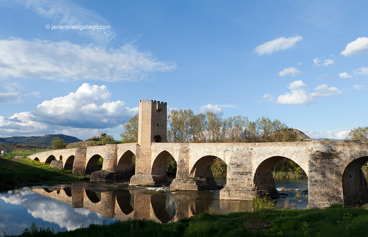 Puente medieval de Frías. Ciudad de Frías. Burgos. Castilla y León. España © Javier Prieto Gallego