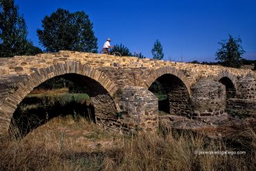 El puente de Valimbre es una aislada construcción romana próxima a Astorga que pertenece a la infraestructura de la Vía de la Plata. León. capital. Castilla y León. España. © Javier Prieto Gallego