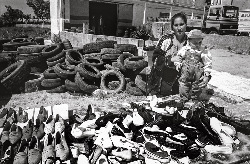 Mercadillo de Vilar Formoso en junio de 1995 Portugal © Javier Prieto Gallego]