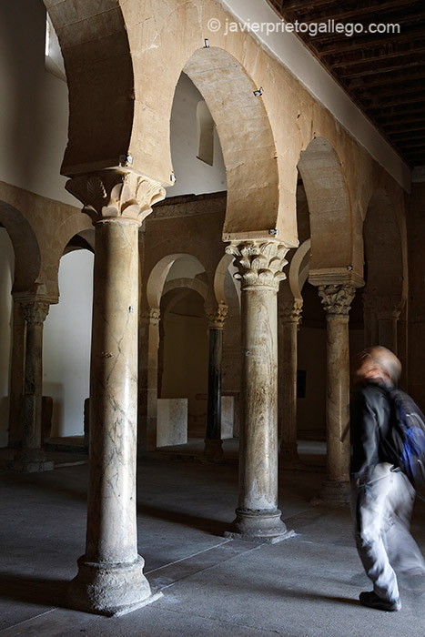 Espacio interior. Templo mozárabe. Siglo X. San Miguel de Escalada. León. Castilla y León. España © Javier Prieto Gallego