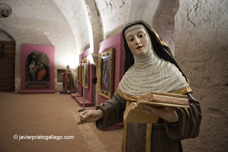 Piezas expuestas en el refectorio del monasterio de Santa María de Valbuena. Valladolid. Castilla y León. © Javier Prieto Gallego;