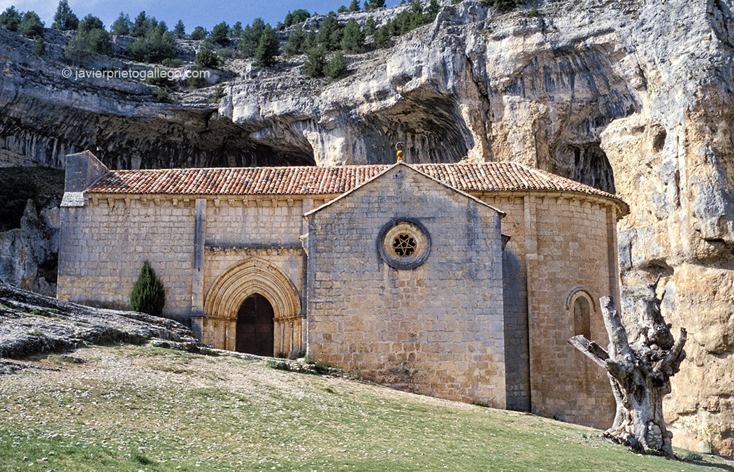 Ermita de San Bartolomé. Cañón del Río Lobos. Soria. España, 1997 © Javier Prieto Gallego;