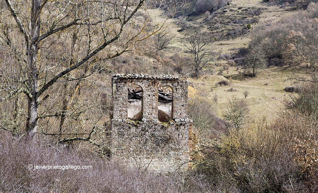 Ermita abandonada a las afueras de Villamudria. Alto Oca. Burgos. Castilla y León. España, 2009 © Javier Prieto Gallego