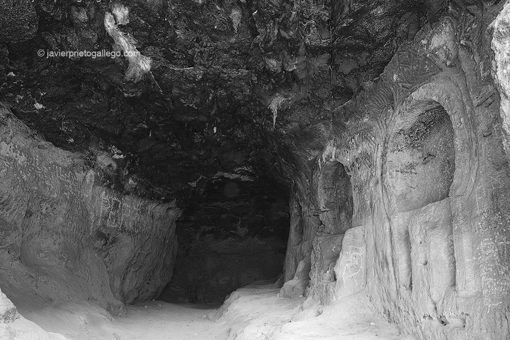 Ermita rupestre de la Cueva de los Siete Altares. Parque Natural de las Hoces del Duratón. Segovia. Castilla y León. España © Javier Prieto Gallego