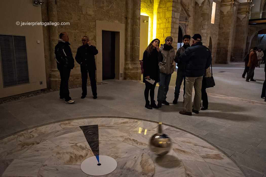 Péndulo de Foucault ubicado en el la iglesia de San Pedro. Becerril de Campos. Palencia. Castilla y León. España, 2015 © Javier Prieto Gallego;