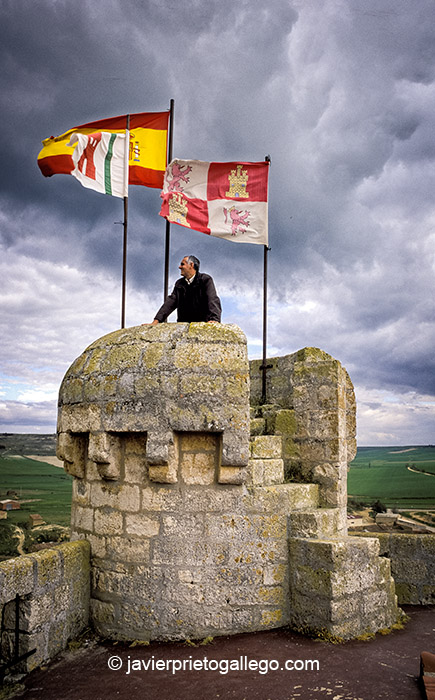 Almenas en lo alto de la torre del homenaje del castillo de Torrelobatón. Valladolid. Castilla y León. España. © Javier Prieto Gallego
