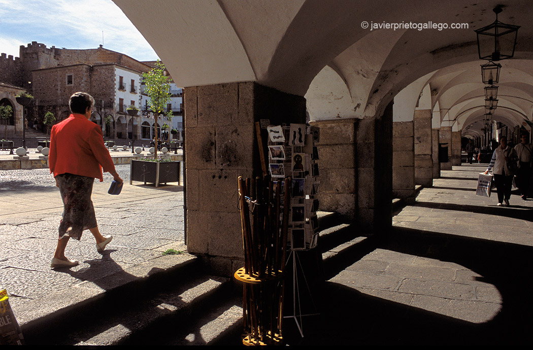 Soportales bajos de la plaza Mayor de Cáceres. Extremadura. España © Javier Prieto Gallego