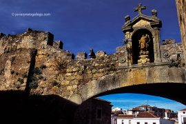 Arco de la Estrella. Casco histórico. Plaza Mayor de Cáceres. Extremadura. España © Javier Prieto Gallego