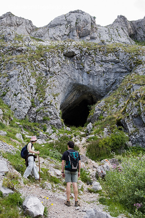 Cueva del Cobre. Parque Natural de Fuentes Carrionas y Fuente Cobre - Montaña Palentina. Palencia. Castilla y León. España. © Javier Prieto Gallego