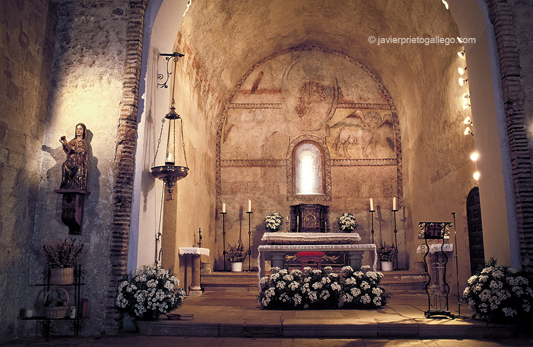 Interior de la iglesia de Sotosalbos. Segovia. Castilla y León. España. © Javier Prieto Gallego