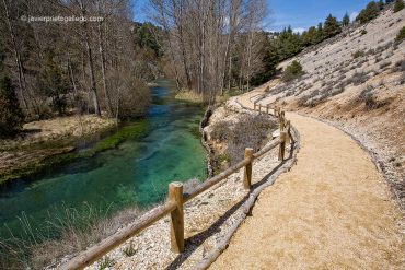 Nacimiento del río Abión. Monumento natural de La Fuentona. Soria. Castilla y León. España © Javier Prieto Gallego