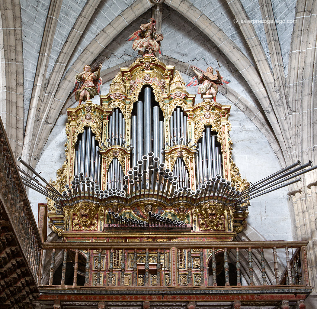 Órgano de la iglesia de San Juan Bautista. Localidad de Santoyo.Tierra de Campos. Palencia. Castilla y León. España. © Javier Prieto Gallego