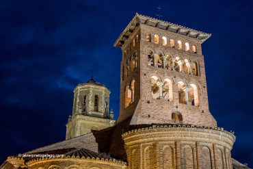 Iglesia de San Tirso Y torre del Reloj. Sahagún. León. Castilla y León. España. © Javier Prieto Gallego
