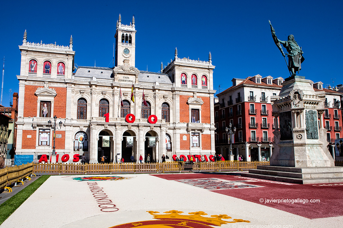 Plaza Mayor en el 100 aniversario de la construcción del Ayuntamiento. 2008. Valladolid. Castilla y León. España © Javier Prieto Gallego