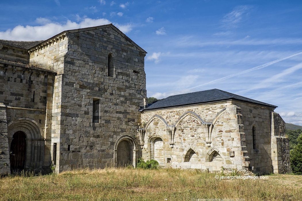 Monasterio de San Martín de Castañeda. Siglo XII. Parque Natural de El Lago de Sanabria. Zamora. Castilla y León. España. © Javier Prieto Gallego;