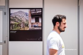 Exposición de fotos pertenecientes al concurso de fotografías "Valladolid lee", en las casetas de la Feria del Libro de Valladolid. Castilla y León. España © Javier Prieto Gallego;