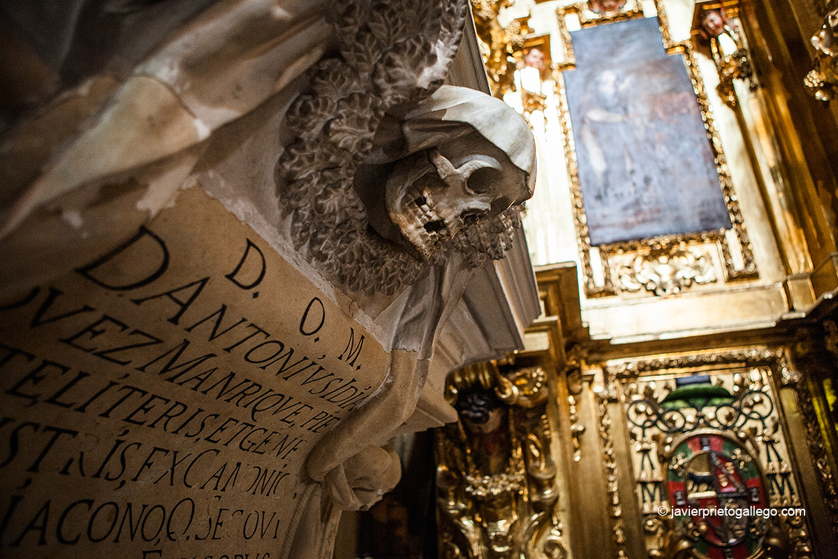 Sepulcro del obispo Antonio Idiaquez Manrique en la capilla de San Antón de la catedral de Segovia. Castilla y León. España. © Javier Prieto Gallego