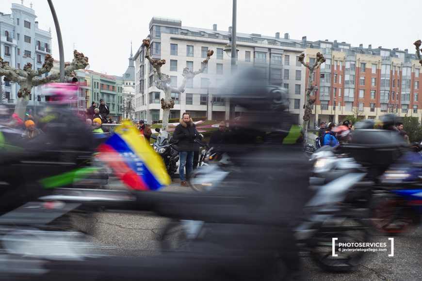 Desfile de banderas. 37ª Edición de PINGÜINOS. Concentración de motoristas. Valladolid. Castilla y León. España. © Javier Prieto Gallego