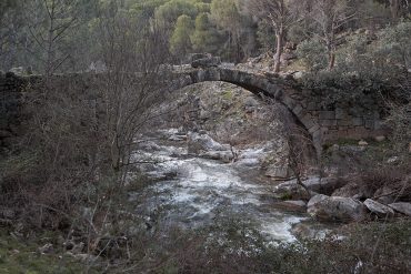 Puente Mocha sobre el Tiétar cerca de La Adrada. Sierra de Gredos. Valle del Tiétar. Ávila.Castilla y León. España. © Javier Prieto Gallego
