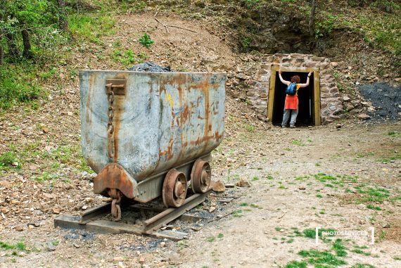 Entrada a una de las minas abandonadas del Sendero Minero de Juarros. En Brieva de Juarros. Burgos. Castilla y León. España. © Javier Prieto Gallego