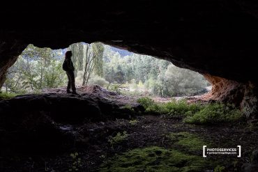 Cueva eremítica bajo el caserío de Cillaperlata. Las Merindades. Burgos. Castilla y León. España. © Javier Prieto Gallego