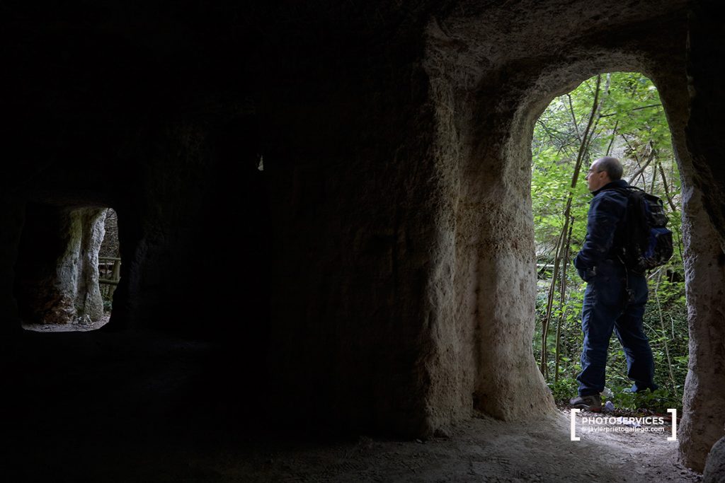 Cuevas de los Portugueses. Tartalés de Cilla. Desfiladero de La Horadada. Las Merindades. Burgos. Castilla y León. España. © Javier Prieto Gallego