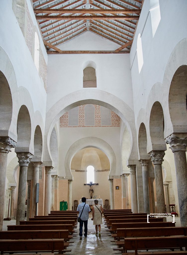Interior de la iglesia de San Cipriano. Siglo X. Estilo mozárabe. San Cebrián de Moazote. Provincia de Valladolid. Castilla y León. España. © Javier Prieto Gallego