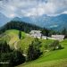 Granjas tradicionales en la carretera panorámica de Solčava. Alpes eslovenos. Eslovenia © Javier Prieto Gallego.